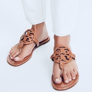 TORY BURCH, Miller Patent Leather T-Straps Thong Sandals in Tan, Size